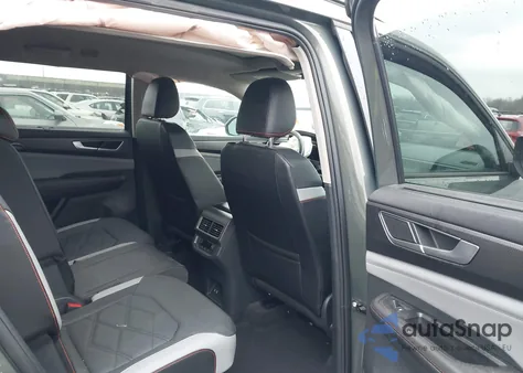 2024 Volkswagen Atlas 2.0T Peak Edition Sel z USA, uszkodzony, nr VIN 1V2GR2CAXRC587886